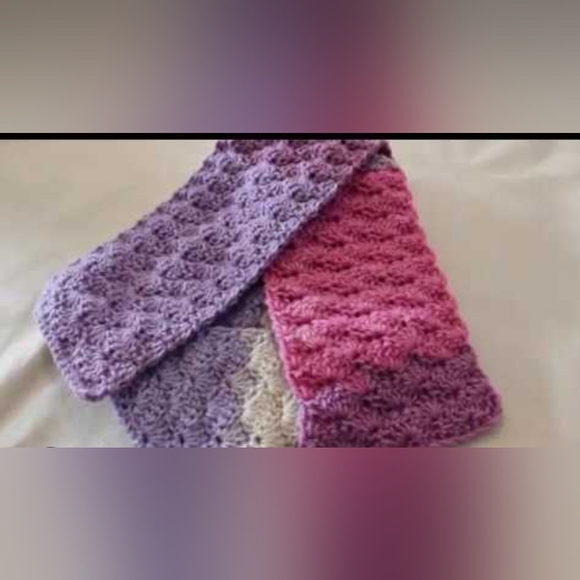 Pink Shell Scarf - Picture 2 of 2